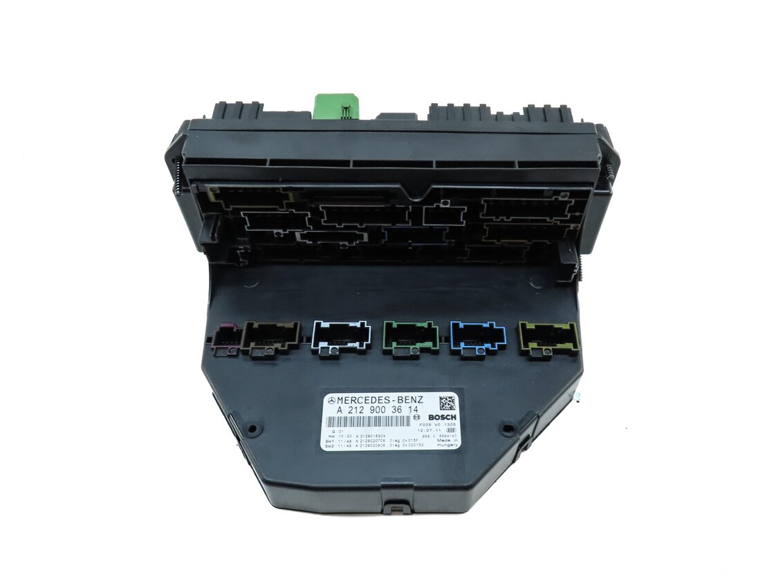 Thumbnail 2: 13 SLS E COUPE CONVERTIBLE (W207) FRONT SIGNAL ACQUISITION MODULE SAM FUSE BOX
