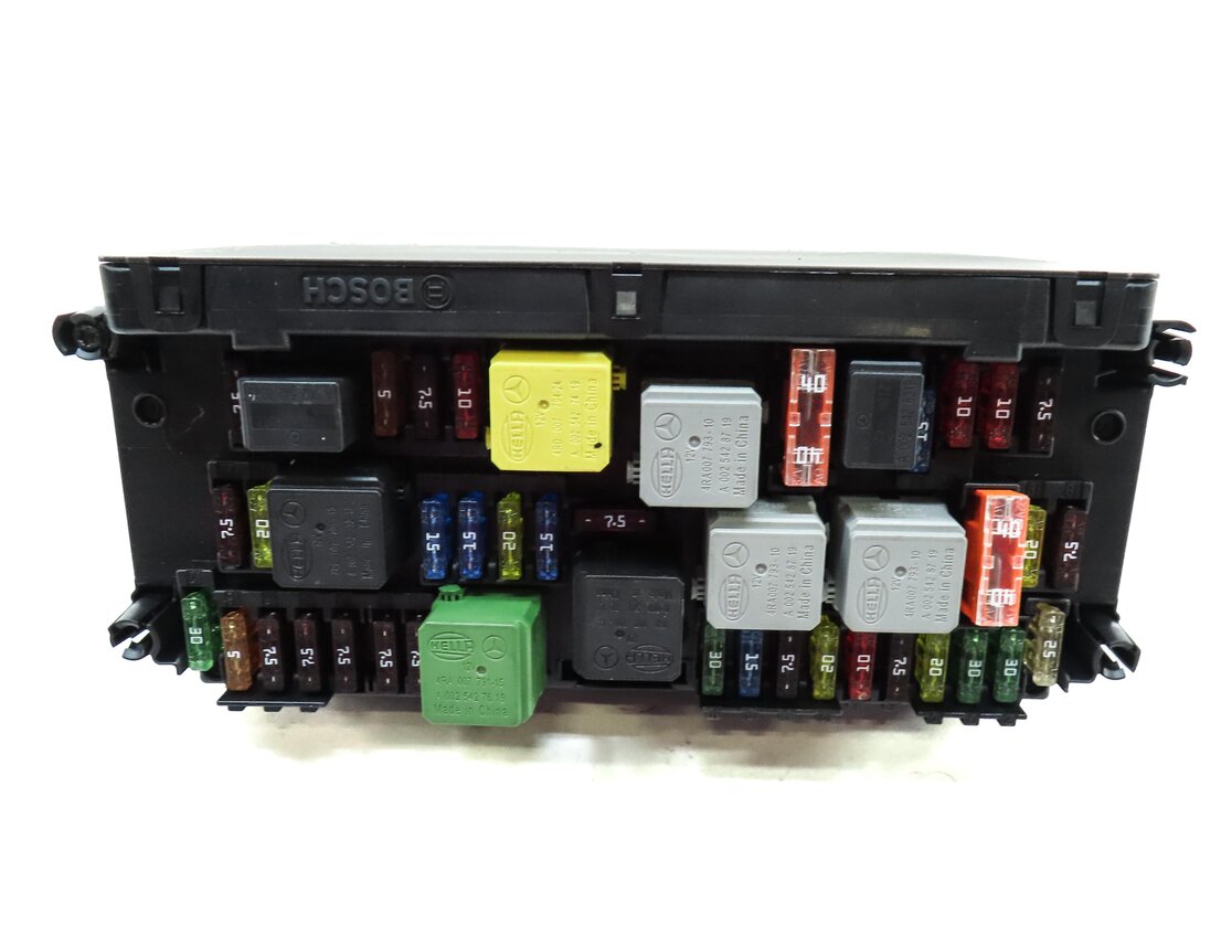 Thumbnail 5: 13 SLS E COUPE CONVERTIBLE (W207) FRONT SIGNAL ACQUISITION MODULE SAM FUSE BOX