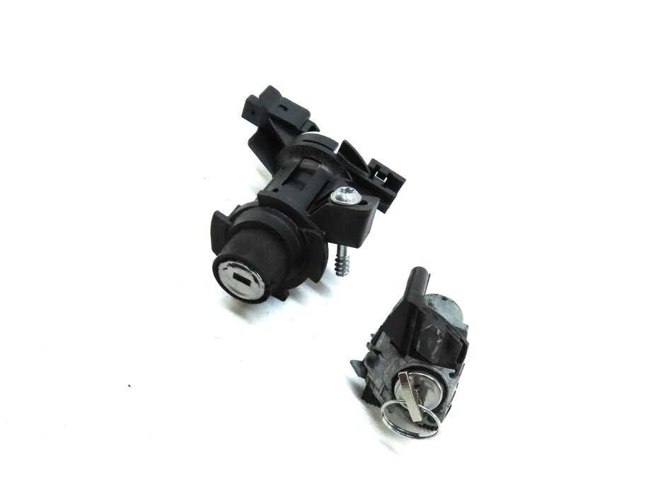 Thumbnail 3: 2013 MERCEDES E-CLASS COUPE (W207) FRONT LEFT DRIVER DOOR & TRUNK LOCK KEY SET