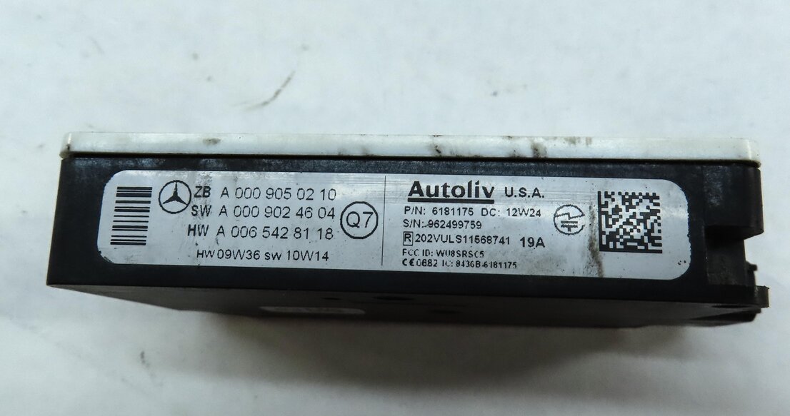 Thumbnail 5: 2013 MERCEDES E-CLASS COUPE (W207) REAR LEFT BLIND SPOT RADAR SENSOR MODULE