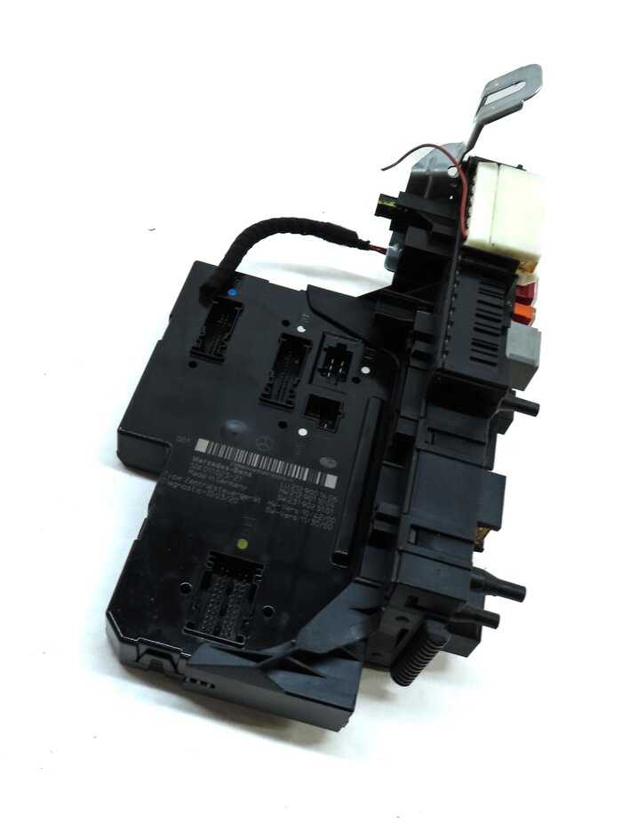 Thumbnail 3: 12-13 MERCEDES E350 E550 (A207 C207 W207) REAR SIGNAL ACQUISITION FUSE BOX SAM