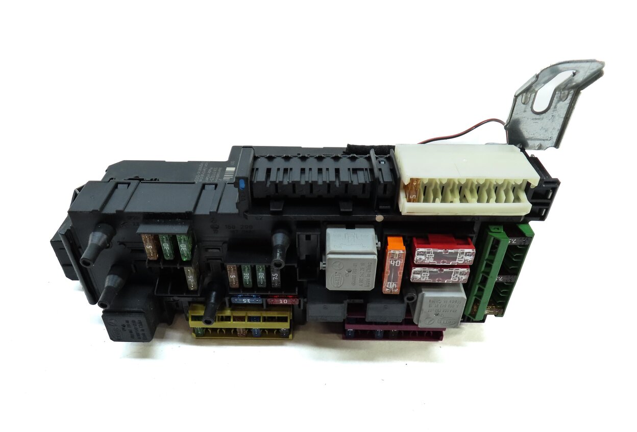 Thumbnail 4: 12-13 MERCEDES E350 E550 (A207 C207 W207) REAR SIGNAL ACQUISITION FUSE BOX SAM