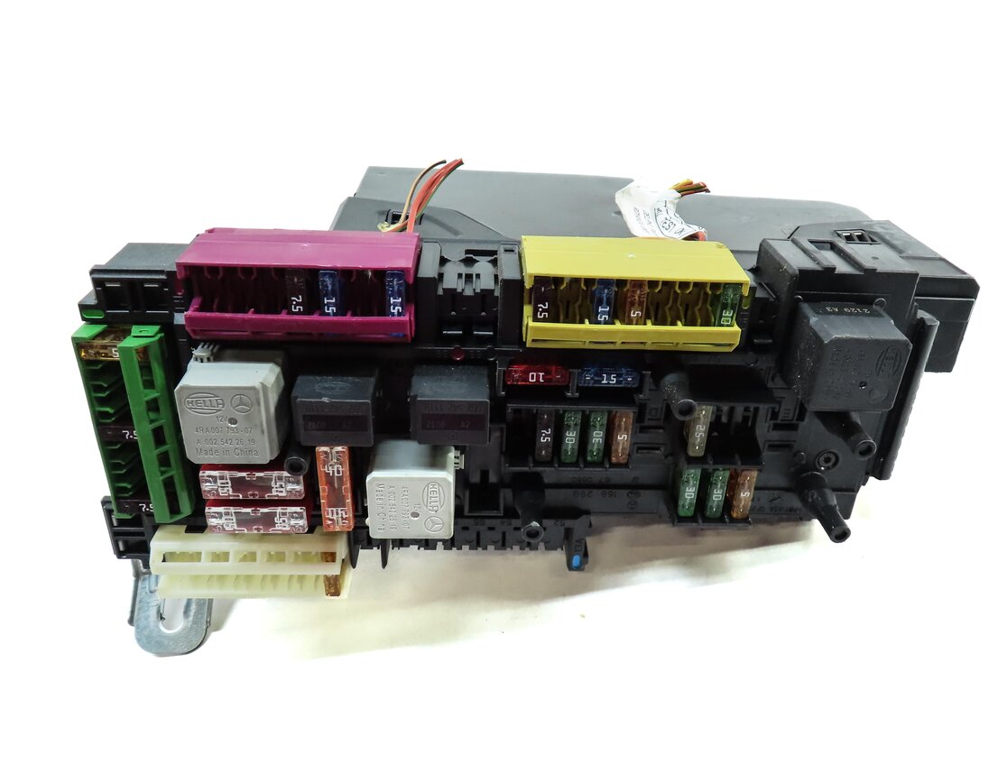 Thumbnail 5: 12-13 MERCEDES E350 E550 (A207 C207 W207) REAR SIGNAL ACQUISITION FUSE BOX SAM