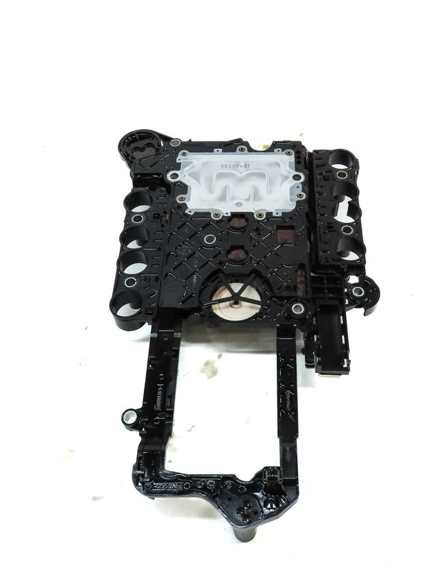 Thumbnail 4: 2013 E-CLASS COUPE (W207) 3.5L M276 AUTO TRANSMISSION VALVE BODY CONDUCTOR PLATE