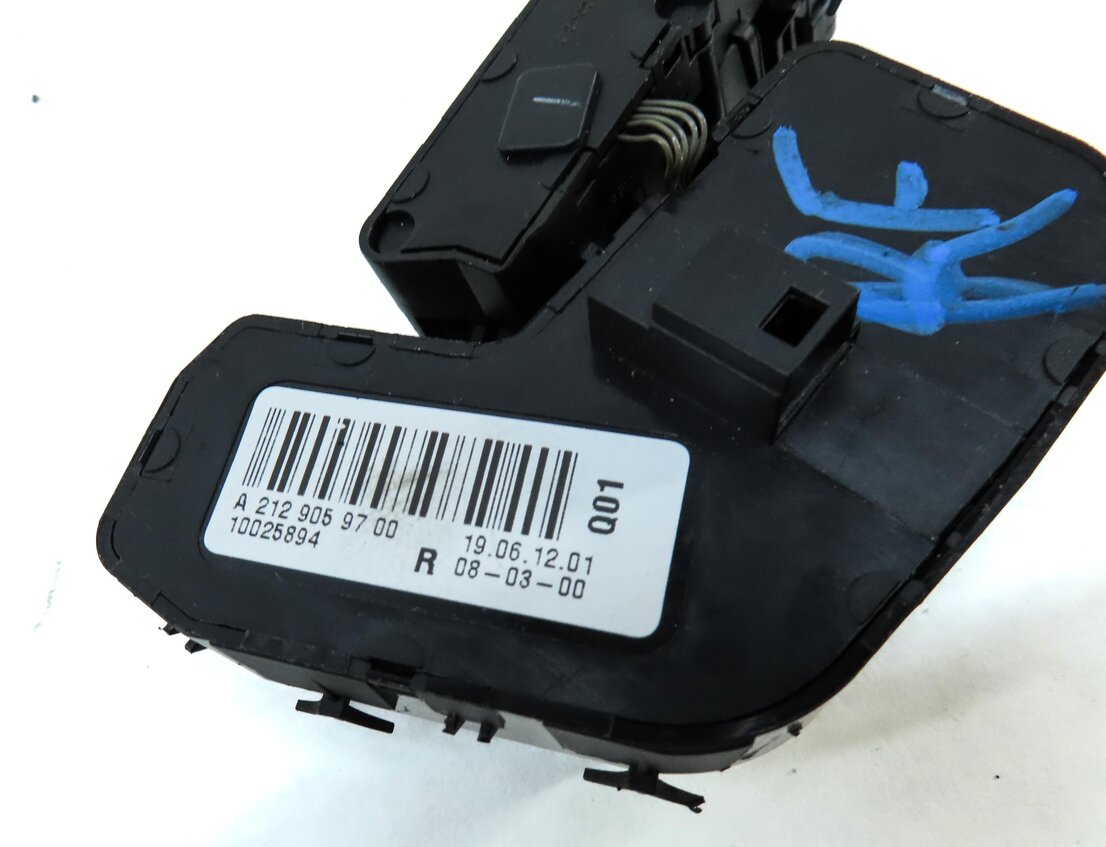 Thumbnail 6: 2013 MERCEDES E-CLASS COUPE (W207) FRONT RIGHT PASSENGER SEAT ADJUST SWITCH