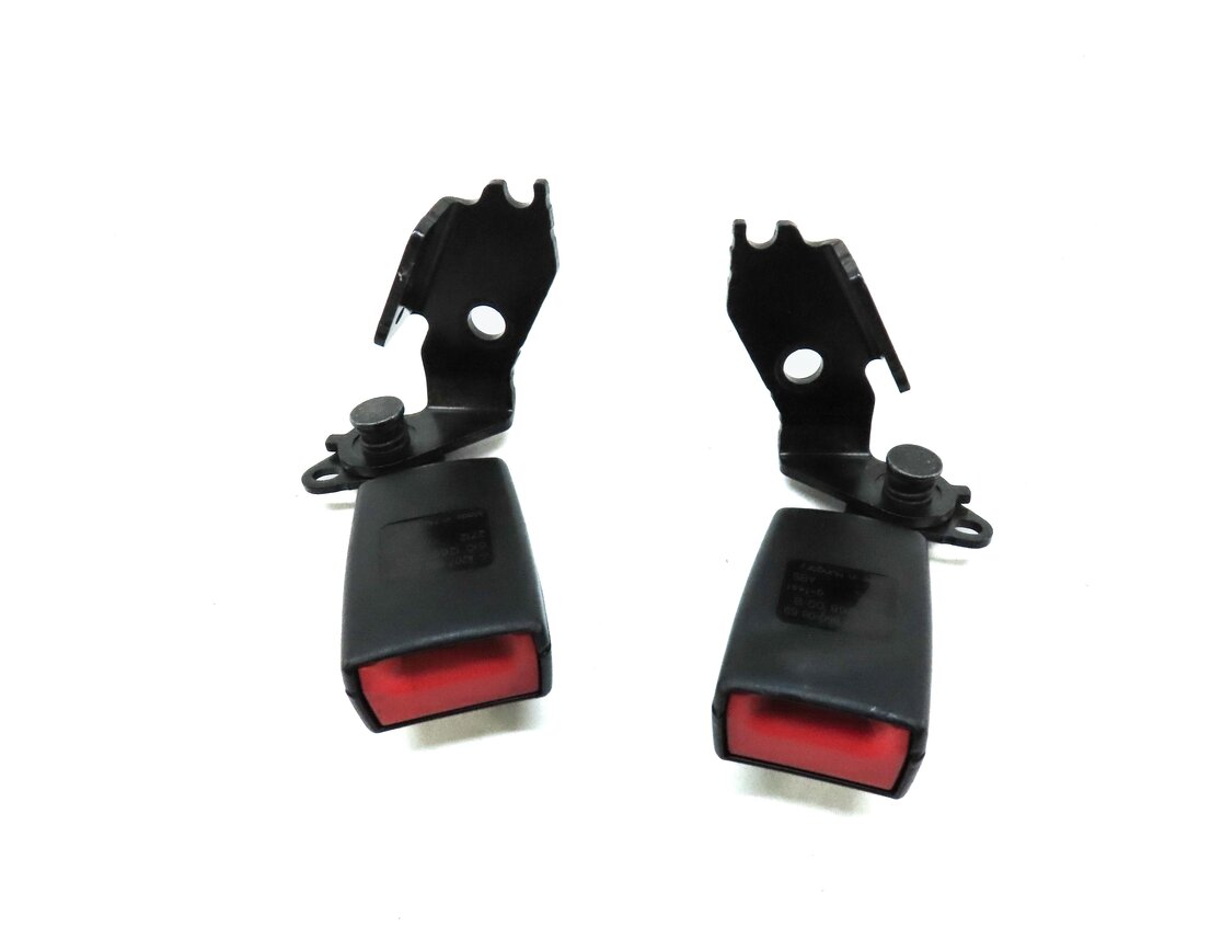 Thumbnail 4: 2013 MERCEDES E-CLASS COUPE W207 REAR LEFT & RIGHT SEATBELT BUCKLE RECEIVER SET