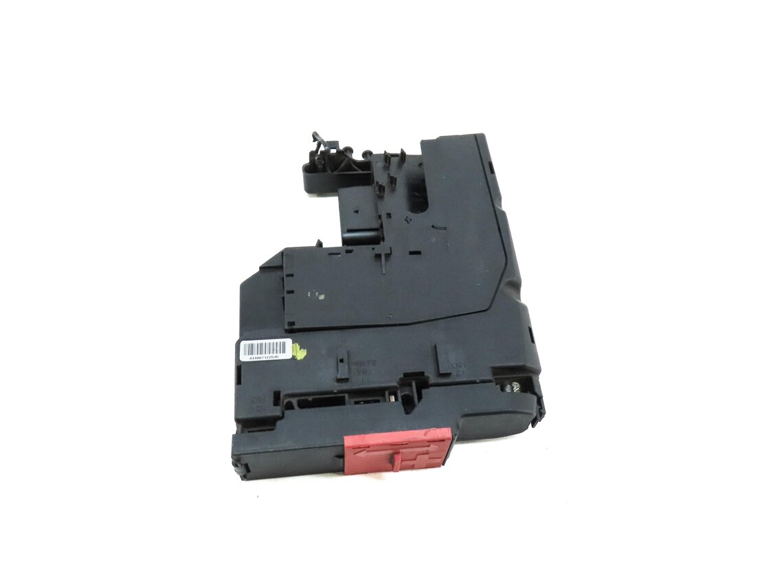 Thumbnail 3: 2013 MERCEDES E-CLASS COUPE (W207) POSITIVE BATTERY TERMINAL JUNCTION BOX