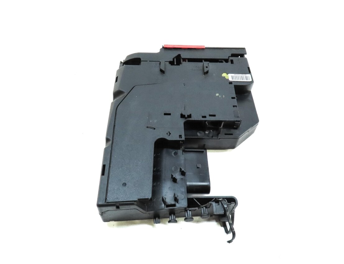 Thumbnail 5: 2013 MERCEDES E-CLASS COUPE (W207) POSITIVE BATTERY TERMINAL JUNCTION BOX