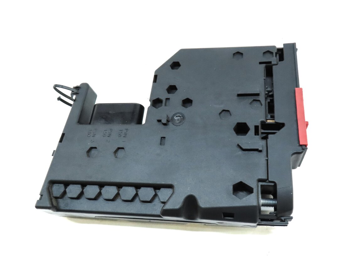 Thumbnail 6: 2013 MERCEDES E-CLASS COUPE (W207) POSITIVE BATTERY TERMINAL JUNCTION BOX