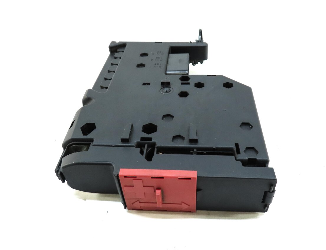 Thumbnail 7: 2013 MERCEDES E-CLASS COUPE (W207) POSITIVE BATTERY TERMINAL JUNCTION BOX