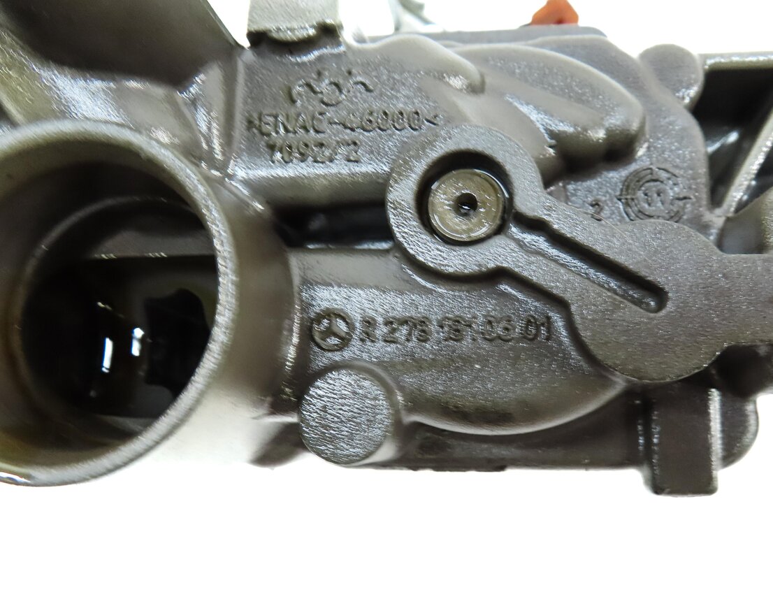 Thumbnail 7: 2013 MERCEDES E-CLASS COUPE (W207) 3.5L M276 ENGINE OIL PUMP 2781310601