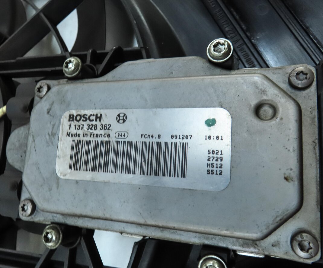 Thumbnail 6: 2009-2010 AUDI Q7 (4L) 3.0L TDI DIESEL ENGINE COOLING FAN ASSEMBLY w/ SHROUD