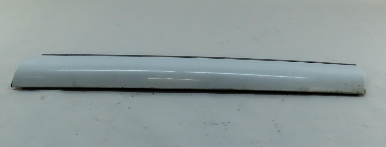 Thumbnail 4: 2010 AUDI Q7 (4L) FRONT RIGHT PASSENGER DOOR MOULDING TRIM PANEL (IBIS WHITE T9)