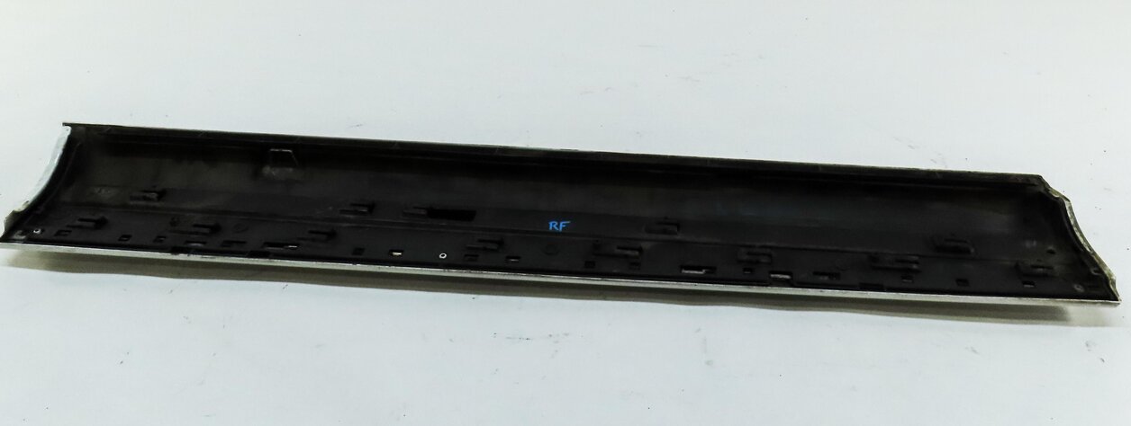 Thumbnail 5: 2010 AUDI Q7 (4L) FRONT RIGHT PASSENGER DOOR MOULDING TRIM PANEL (IBIS WHITE T9)
