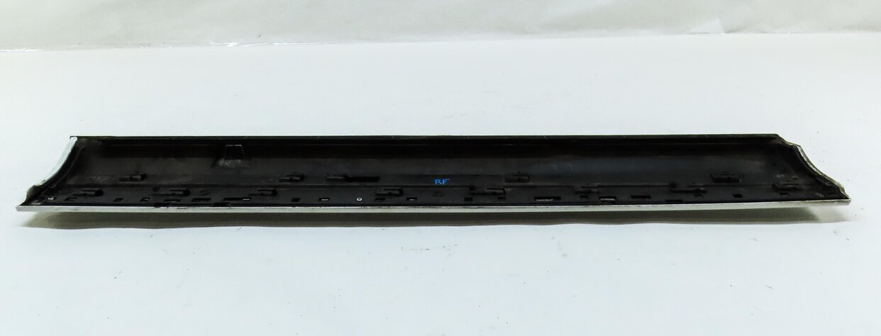 Thumbnail 6: 2010 AUDI Q7 (4L) FRONT RIGHT PASSENGER DOOR MOULDING TRIM PANEL (IBIS WHITE T9)