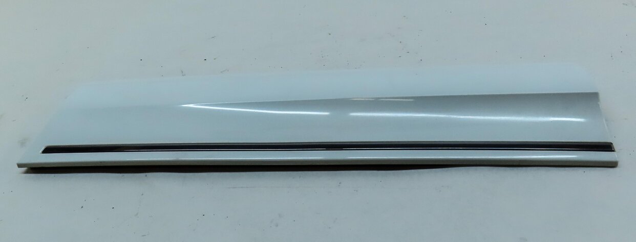 Thumbnail 2: 2010 AUDI Q7 (4L) REAR LEFT DOOR EXTERIOR MOULDING TRIM PANEL (IBIS WHITE T9)