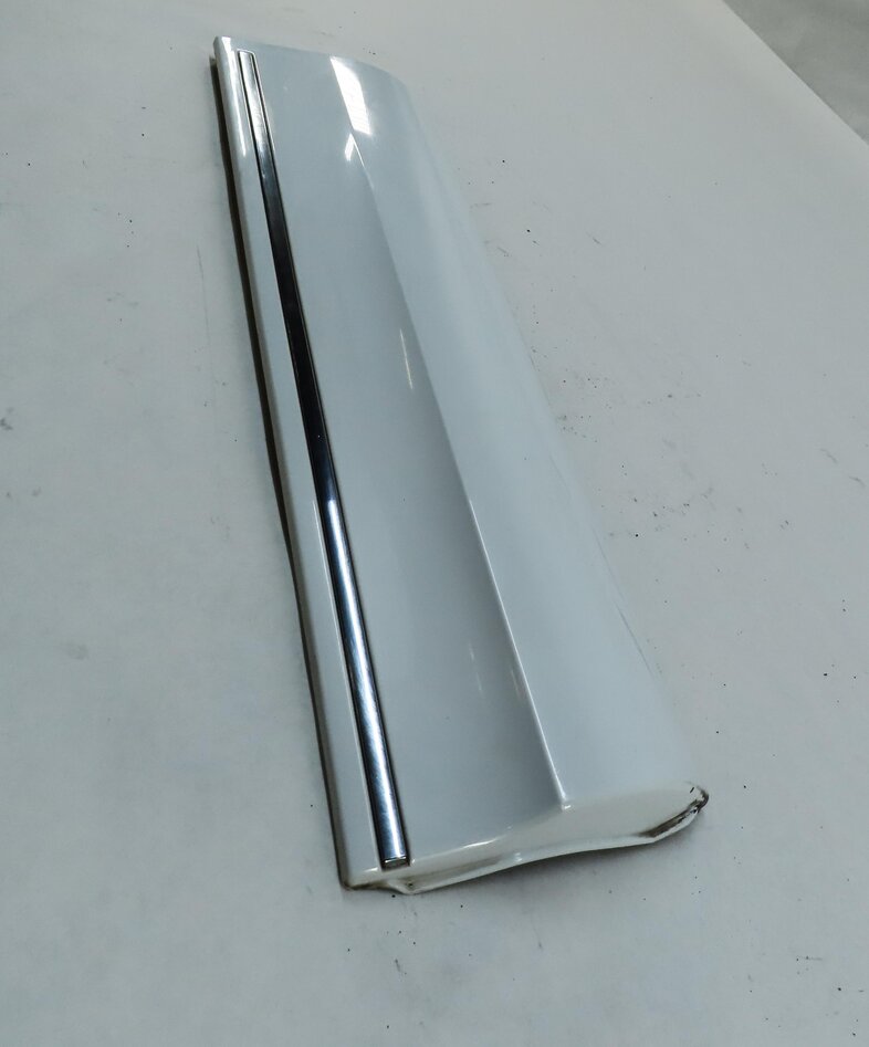 Thumbnail 3: 2010 AUDI Q7 (4L) REAR LEFT DOOR EXTERIOR MOULDING TRIM PANEL (IBIS WHITE T9)
