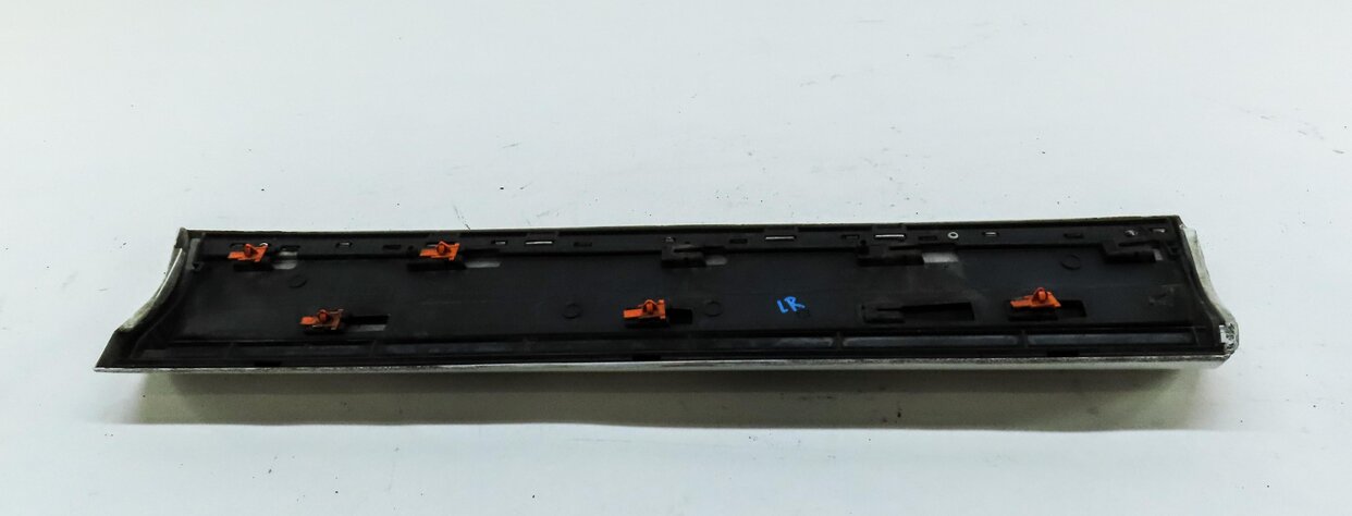 Thumbnail 6: 2010 AUDI Q7 (4L) REAR LEFT DOOR EXTERIOR MOULDING TRIM PANEL (IBIS WHITE T9)