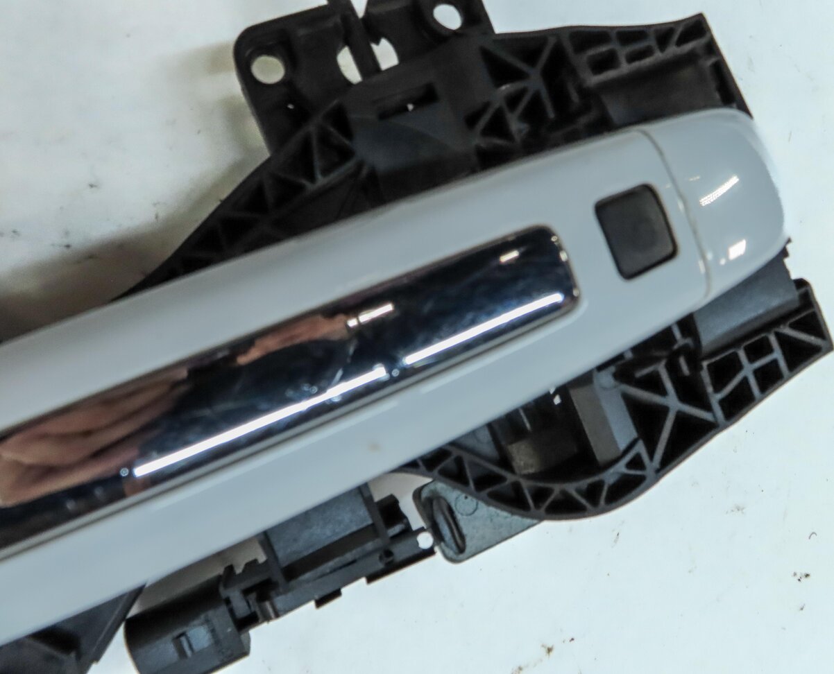 Thumbnail 7: 2007-2015 AUDI Q7 (4L) REAR RIGHT KEYLESS ENTRY DOOR HANDLE (IBIS WHITE T9)