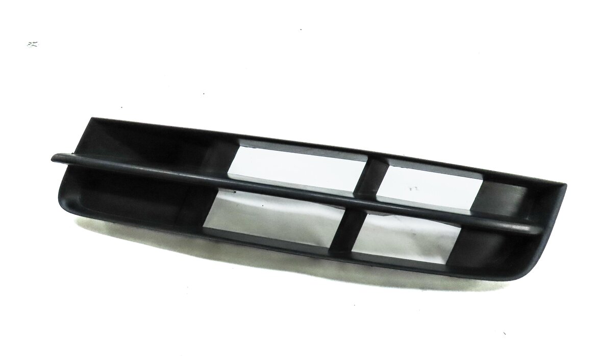 2010 AUDI Q7 (4L) FRONT LEFT DRIVER LOWER BUMPER AIR VENT GRILLE TRIM