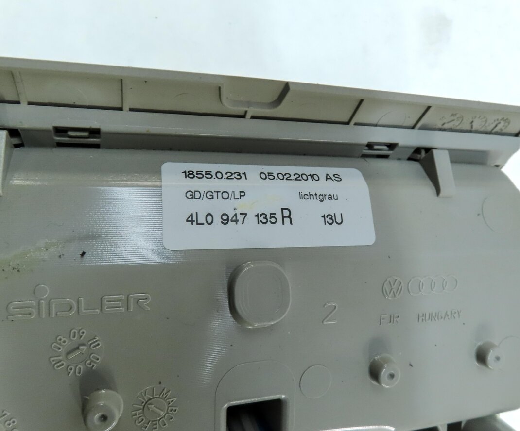 Thumbnail 8: 2010 AUDI Q7 (4L) FRONT DOMELIGHT MAP READING COURTESY DOME LIGHT LAMP (GRAY)