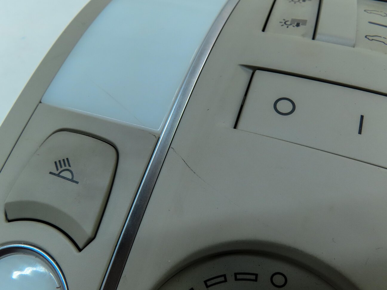 Thumbnail 9: 2010 AUDI Q7 (4L) FRONT DOMELIGHT MAP READING COURTESY DOME LIGHT LAMP (GRAY)