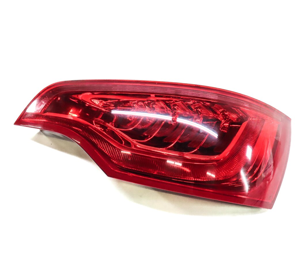 2010-2015 AUDI Q7 (4L) REAR RIGHT PASSENGER TAILLIGHT BRAKE LIGHT LAMP (LED)