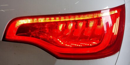 Thumbnail 2: 2010-2015 AUDI Q7 (4L) REAR RIGHT PASSENGER TAILLIGHT BRAKE LIGHT LAMP (LED)