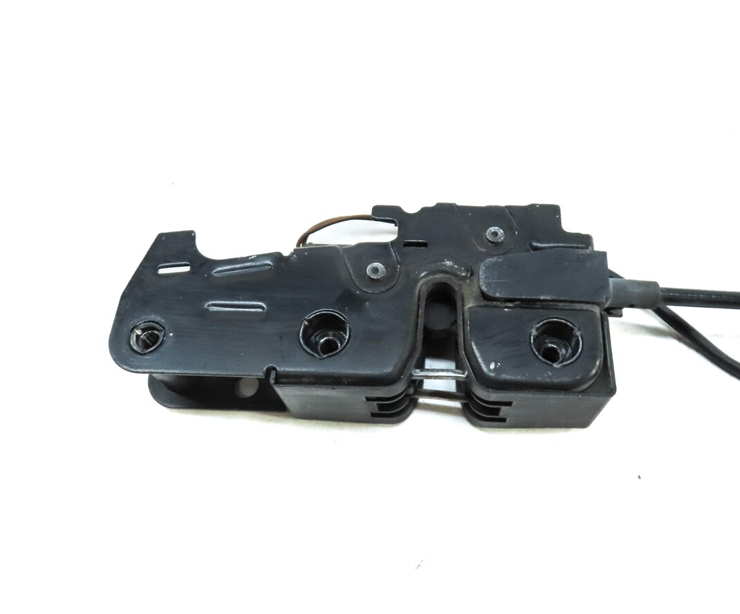 Thumbnail 4: 2010 AUDI Q7 (4L) FRONT LOWER HOOD LOCK LATCH STRIKER PLATE w/ CABLE