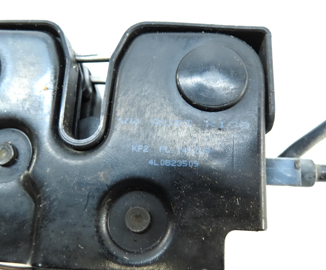 Thumbnail 6: 2010 AUDI Q7 (4L) FRONT LOWER HOOD LOCK LATCH STRIKER PLATE w/ CABLE