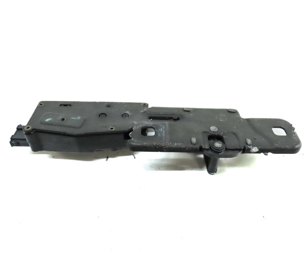 Thumbnail 4: 2010 AUDI Q7 (4L) REAR HATCH GATE TRUNK LOCK LATCH ACTUATOR MOTOR STRIKER PLATE