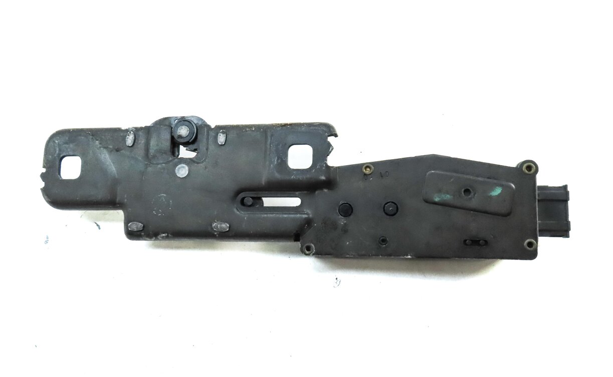 Thumbnail 5: 2010 AUDI Q7 (4L) REAR HATCH GATE TRUNK LOCK LATCH ACTUATOR MOTOR STRIKER PLATE