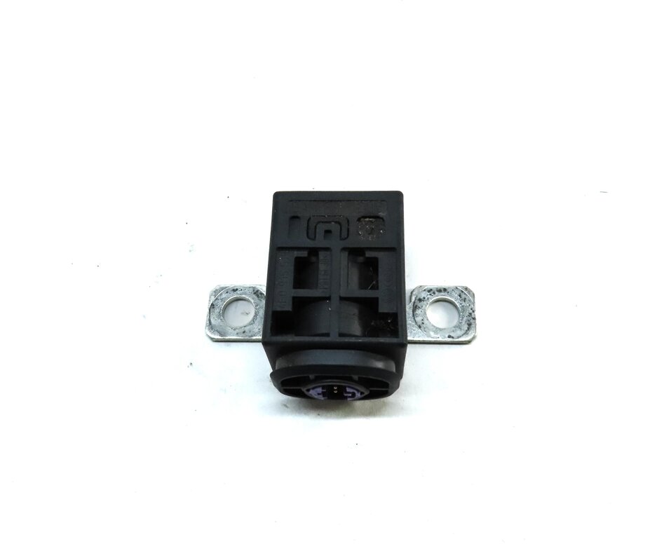 Thumbnail 2: 2010 AUDI Q7 (4L) BATTERY OVERLOAD DETECTION PROTECTION MONITOR SWITCH RELAY