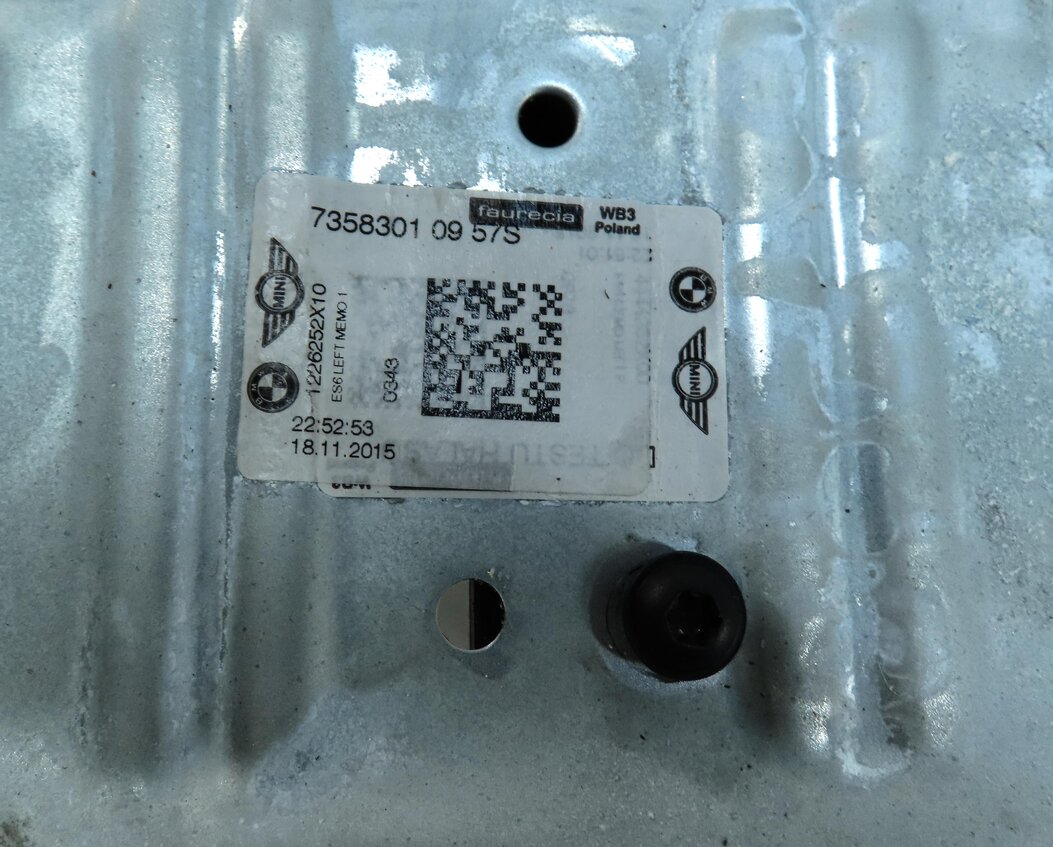 Thumbnail 6: 2016-2019 BMW X1 (F48) FRONT LEFT DRIVER STANDARD SEAT TRACK w/ ADJUST MOTORS
