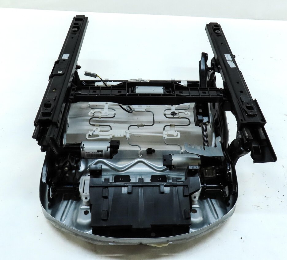 Thumbnail 5: 16-19 BMW X1 (F48) FRONT RIGHT STANDARD PASSENGER SEAT TRACK w/ ADJUST MOTORS