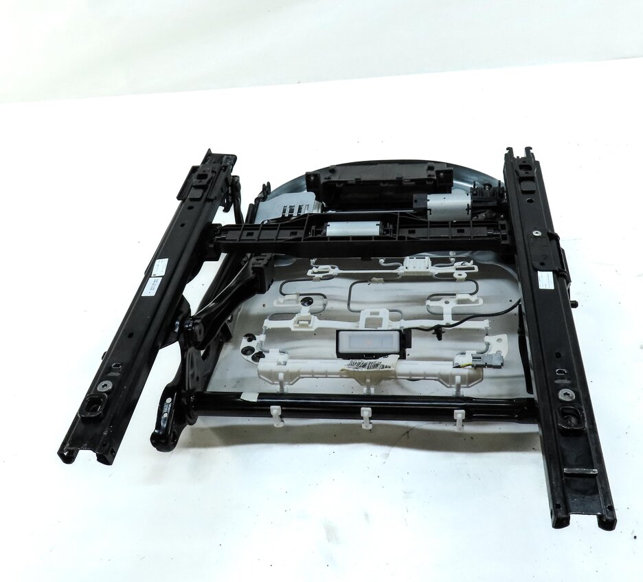 Thumbnail 7: 16-19 BMW X1 (F48) FRONT RIGHT STANDARD PASSENGER SEAT TRACK w/ ADJUST MOTORS