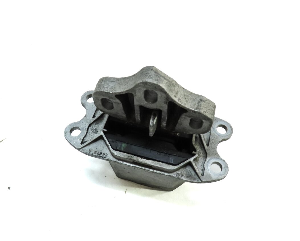 Thumbnail 1: 2016 BMW X1 (F48) 2.0L TURBO B46 ENGINE AUTO UPPER ENGINE TRANSMISSION MOUNT