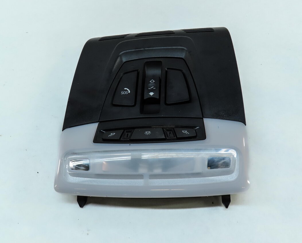 Thumbnail 3: 2016 BMW X1 (F48) FRONT CENTER ROOF OVERHEAD MAP READING DOME LIGHT (BLACK)