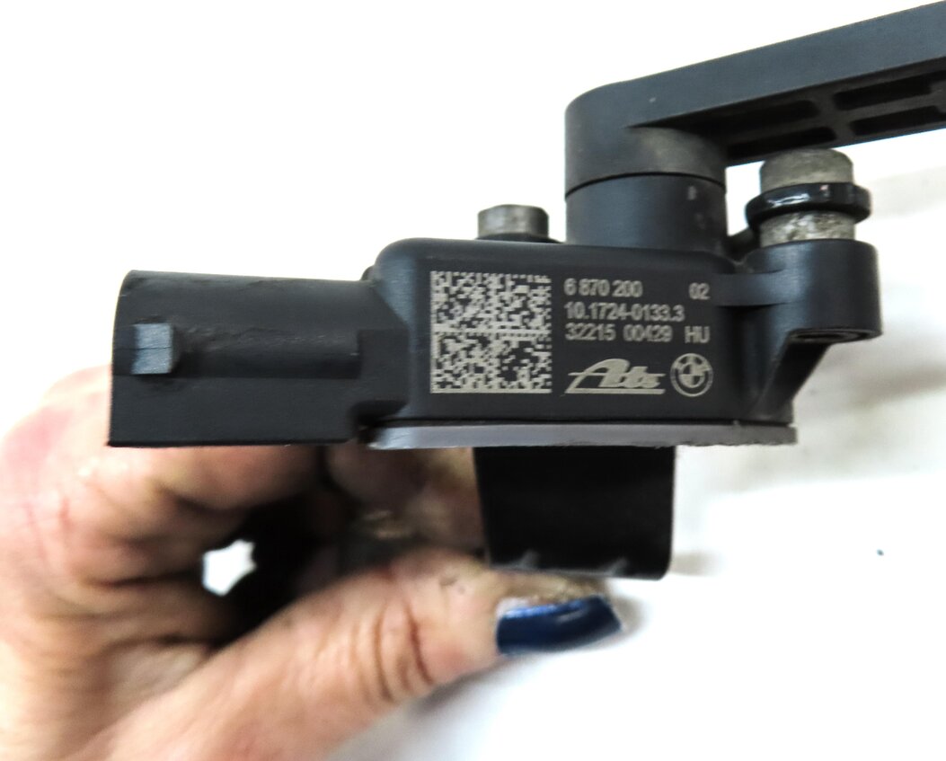 Thumbnail 4: 2016 BMW X1 (F48) REAR RIGHT SUSPENSION HEIGHT LEVEL SENSOR 37146870200