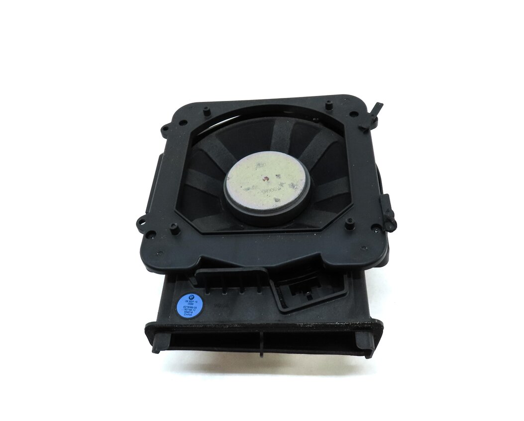 Thumbnail 2: 2016 BMW X1 (F48) RIGHT RADIO STEREO SUBWOOFER SUB WOOFER SPEAKER 65139278066