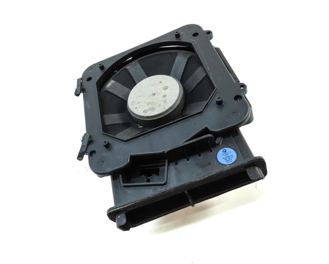 Thumbnail 3: 2016 BMW X1 (F48) LEFT RADIO STEREO SUBWOOFER SUB WOOFER SPEAKER 65139278065
