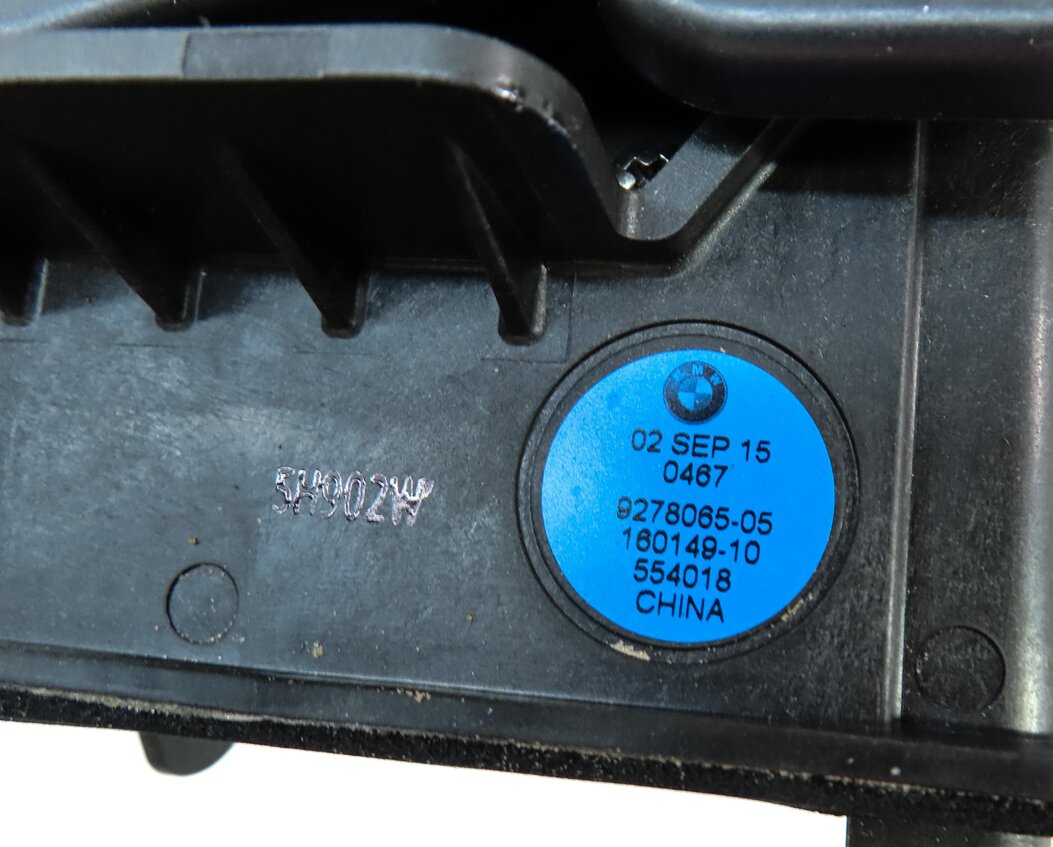 Thumbnail 4: 2016 BMW X1 (F48) LEFT RADIO STEREO SUBWOOFER SUB WOOFER SPEAKER 65139278065
