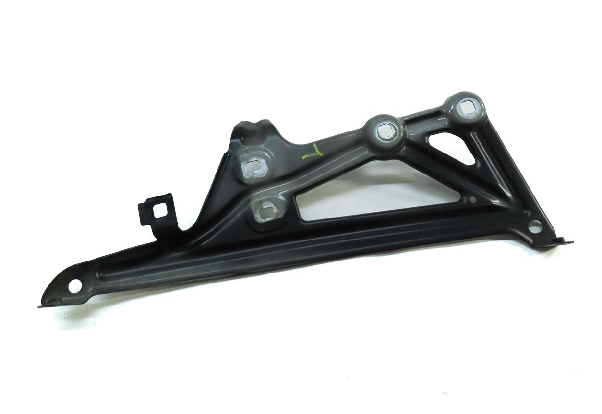 2016 BMW X1 (F48) FRONT LEFT DRIVER FENDER MOUNT BRACKET (BLACK SAPPHIRE)