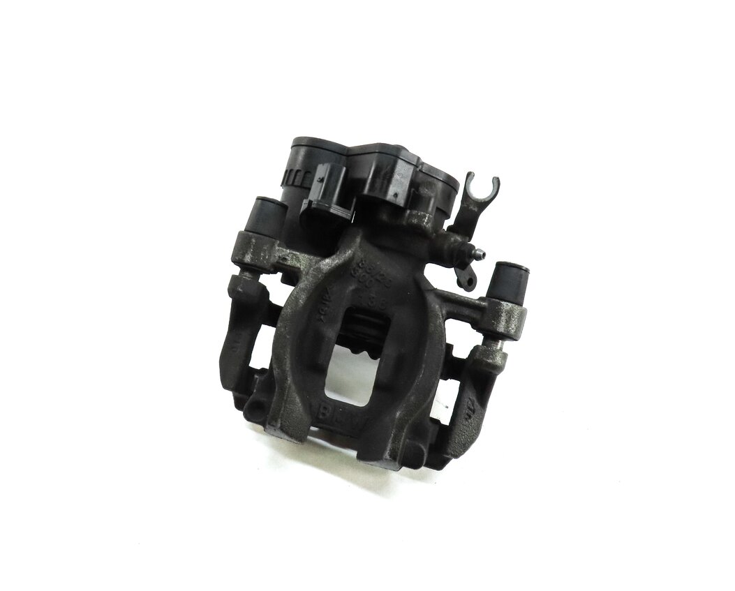 Thumbnail 1: 2016-2021 MINI COUNTRYMAN BMW X1 X2 228i (F39 F45 F48) RIGHT REAR BRAKE CALIPER