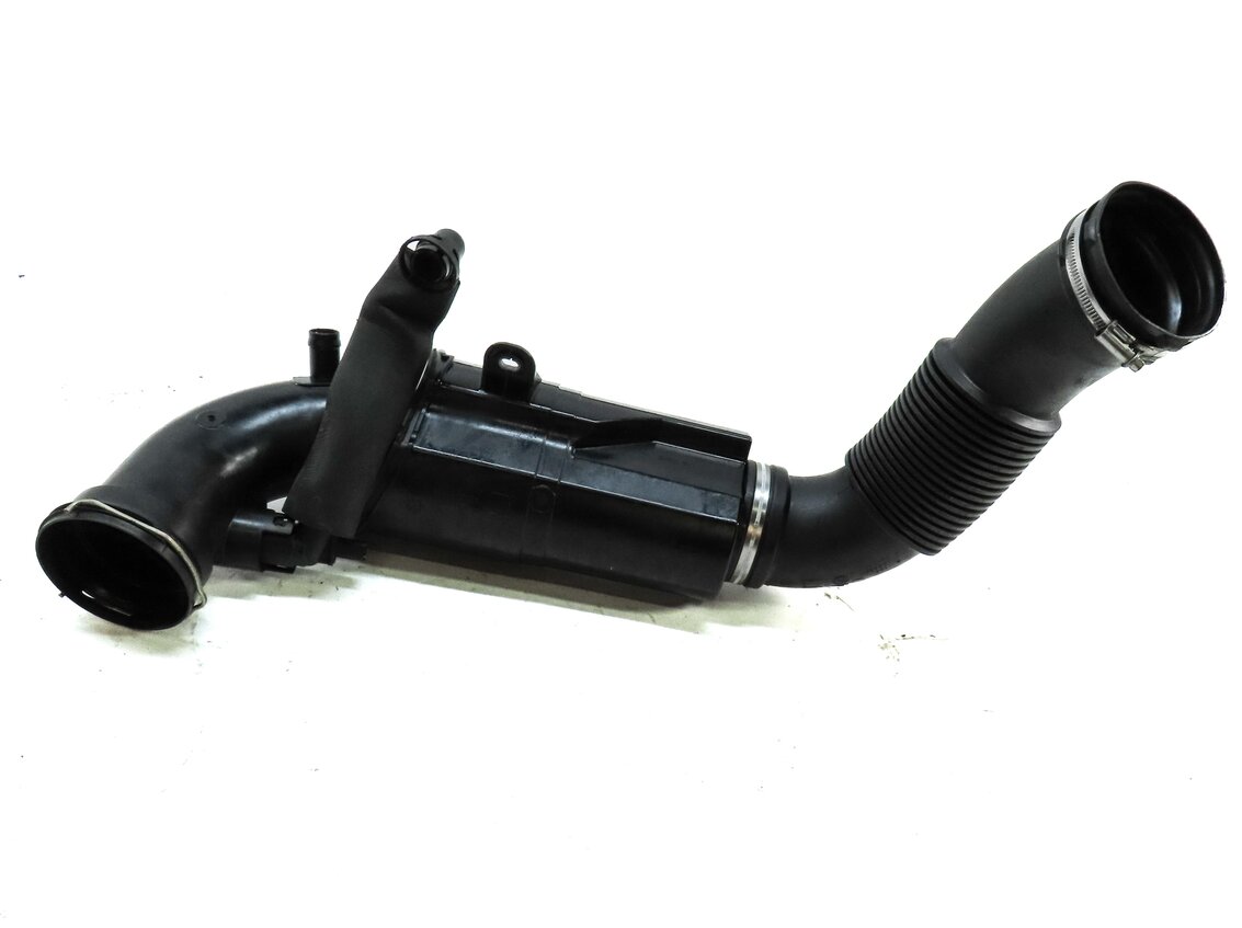 Thumbnail 2: 2016 BMW X1 (F48) 2.0L TURBO B46 ENGINE AIR INTAKE PIPE 13717619268