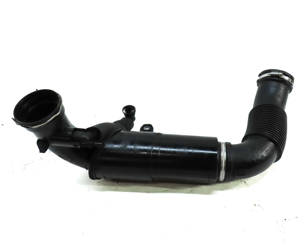 Thumbnail 3: 2016 BMW X1 (F48) 2.0L TURBO B46 ENGINE AIR INTAKE PIPE 13717619268