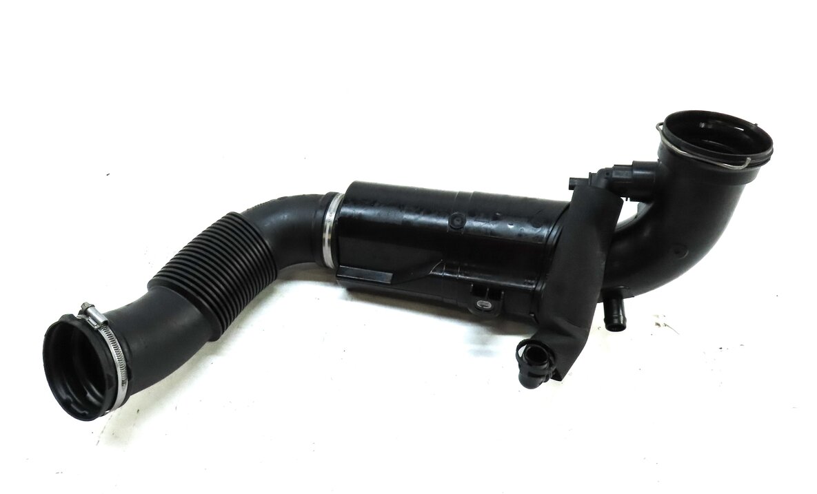Thumbnail 4: 2016 BMW X1 (F48) 2.0L TURBO B46 ENGINE AIR INTAKE PIPE 13717619268