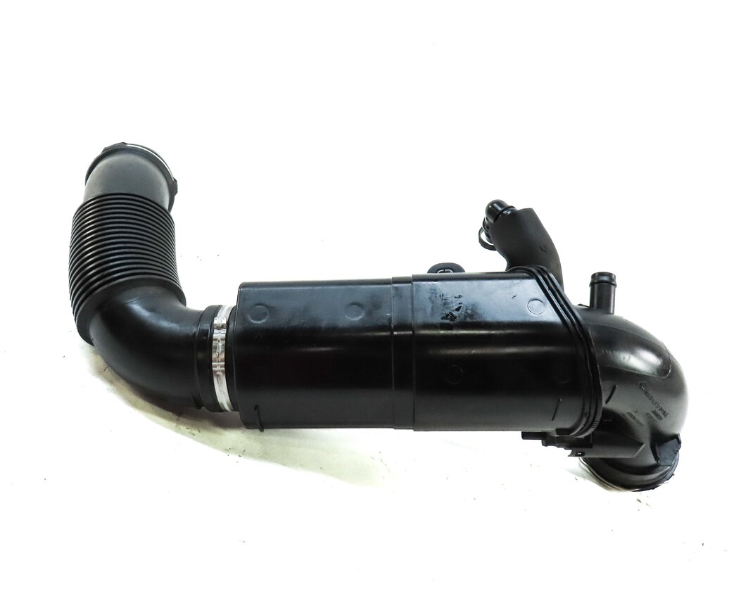 Thumbnail 5: 2016 BMW X1 (F48) 2.0L TURBO B46 ENGINE AIR INTAKE PIPE 13717619268