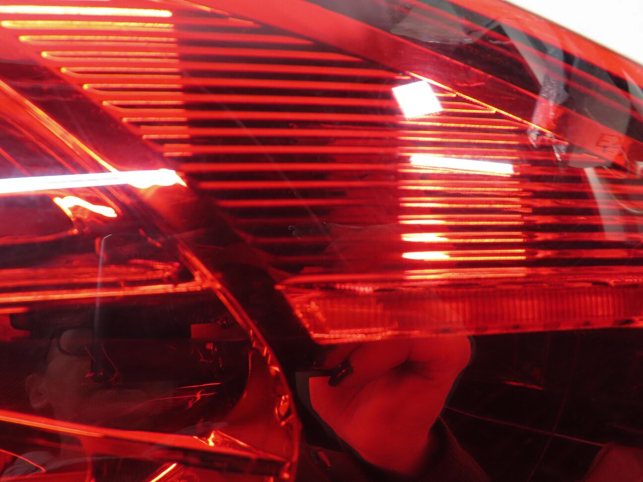 Thumbnail 6: 2011-2014 PORSCHE CAYENNE (958) LEFT DRIVER OUTER TAILLIGHT BRAKE LIGHT LAMP