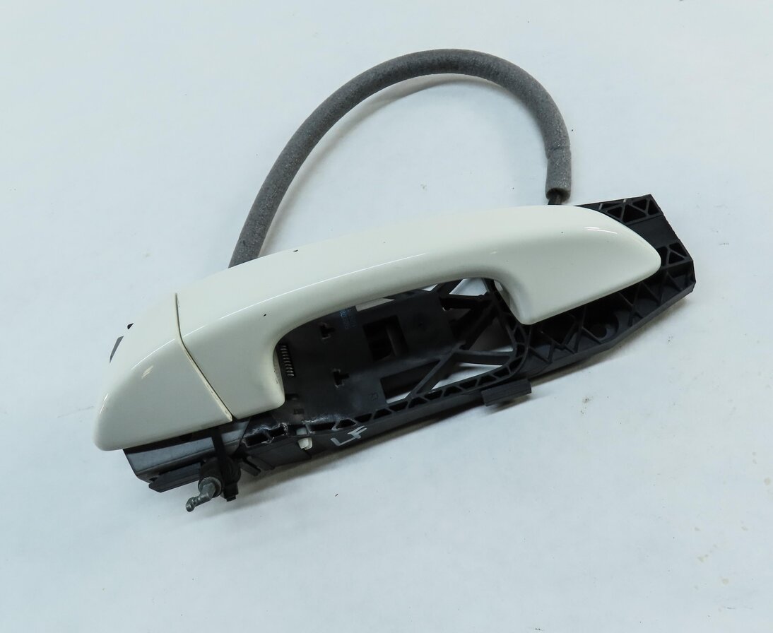 11-18 PORSCHE CAYENNE (958) LEFT FRONT DRIVER EXTERIOR DOOR HANDLE (SAND WHITE)